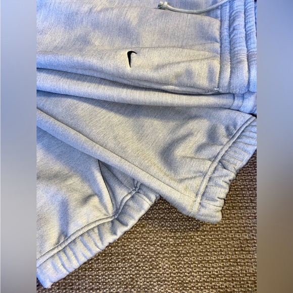 Nike Women’s Super Cozy Gray Lined Jogger Sweatpants - Picture 2 of 7